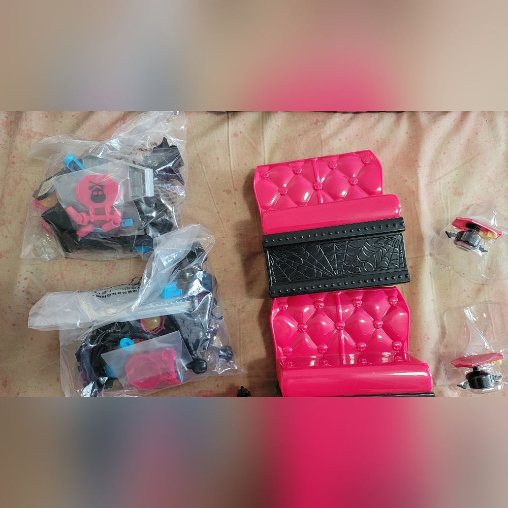NiB Monster High Die-ner, unassembled & nearly complete (no dolls or chairs) x 2